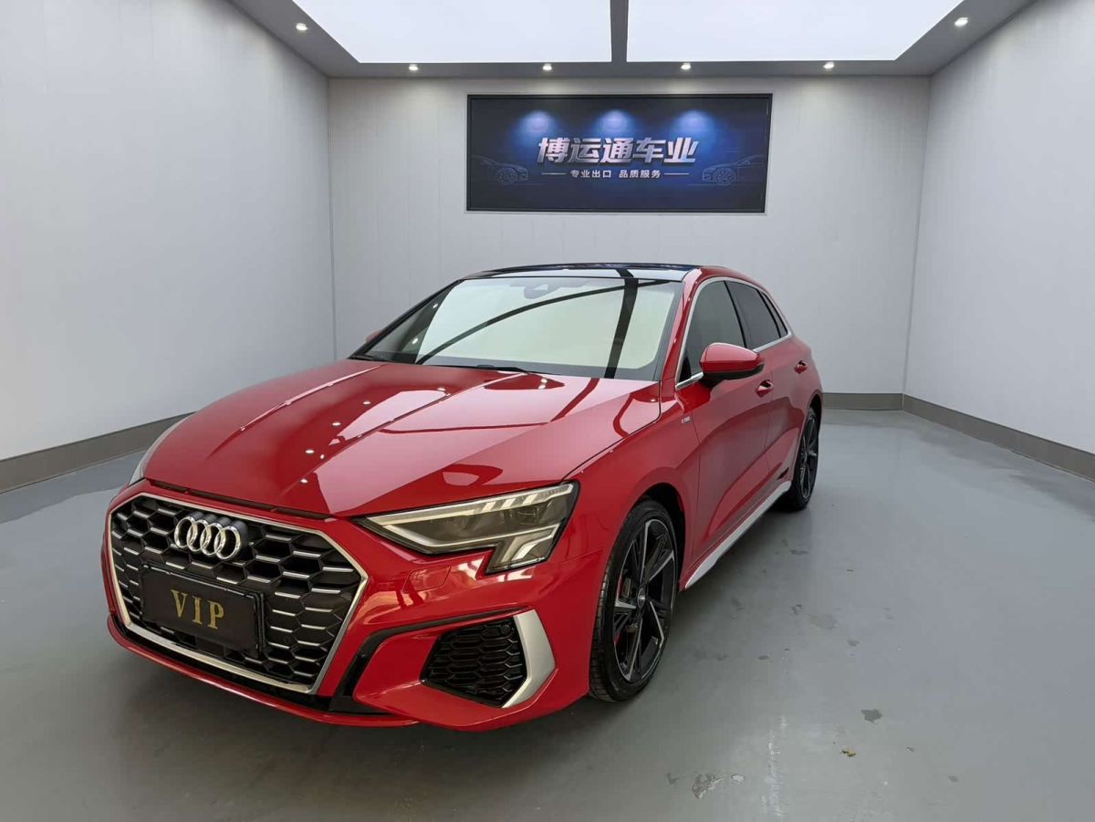 Audi A3, 2022 г., красный / фиолетовый, 54 000 км