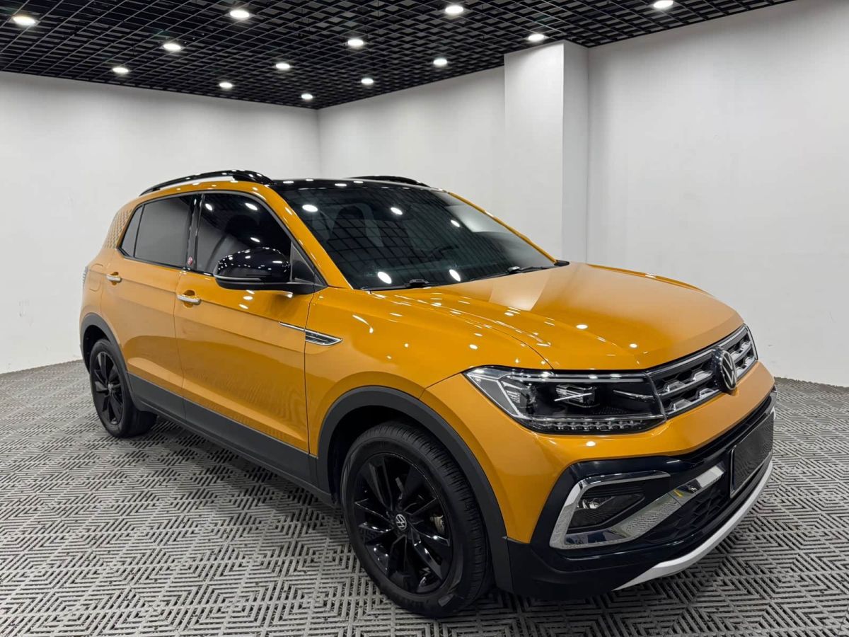 Volkswagen T-Cross, 2023 г., жёлтый / оранжевый, 63 600 км Volkswagen T-Cross 2022 280TSI DSG Люкс