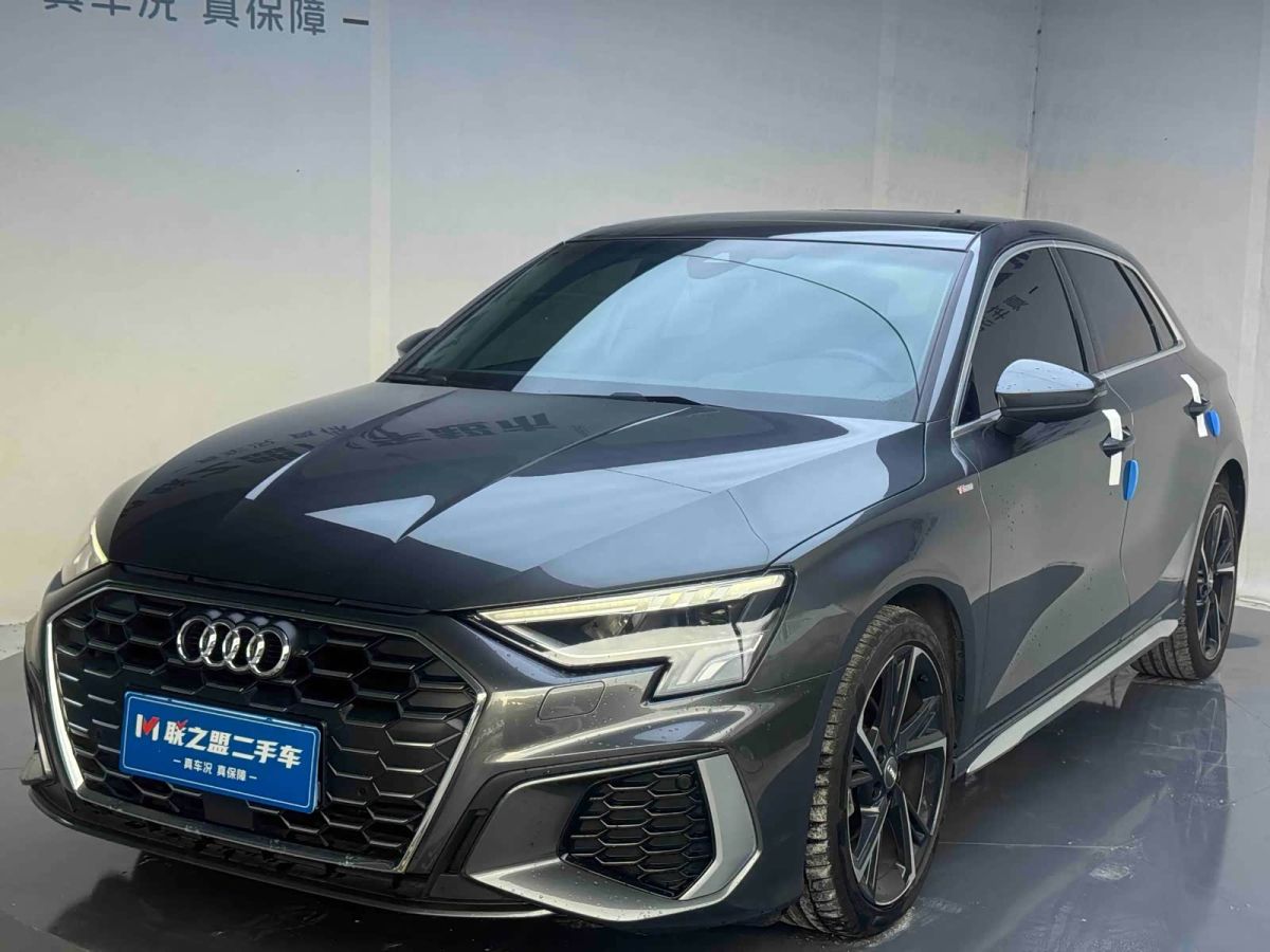 Audi A3, 2022 г., серебристый / серый, 14 500 км Audi A3, 2022 г., серебристый / серый, 14 500 км