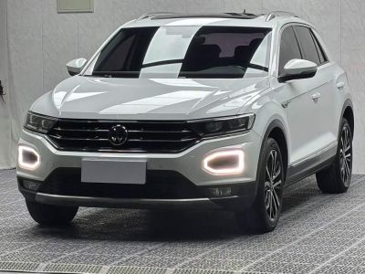 Volkswagen T-Roc, 2022 г., белый, 49 000 км Volkswagen T-Roc 2021 обновлённая версия 280TSI DSG полный привод комплектация «Люкс Чжилянь»